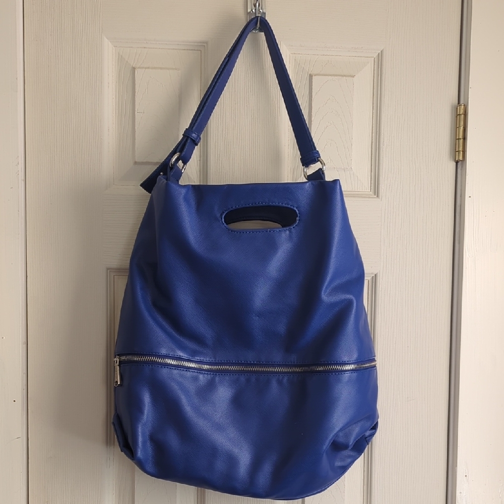 Vibrant Blue Shoulder Bag with Slouchy Design